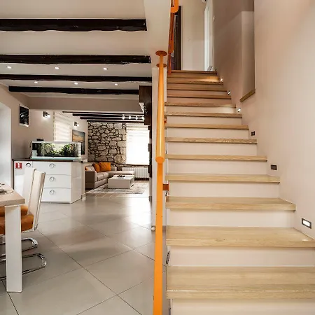 Atemberaubende Mit Herrlichem Panoramablick, Privatpool, Kinderschaukel, Bbq Vižinada