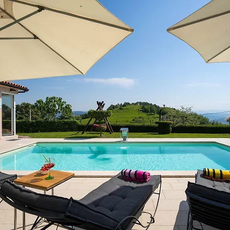 Atemberaubende Mit Herrlichem Panoramablick, Privatpool, Kinderschaukel, Bbq Vakantiehuis