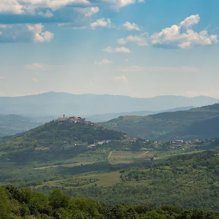 Atemberaubende Mit Herrlichem Panoramablick, Privatpool, Kinderschaukel, Bbq * Vižinada