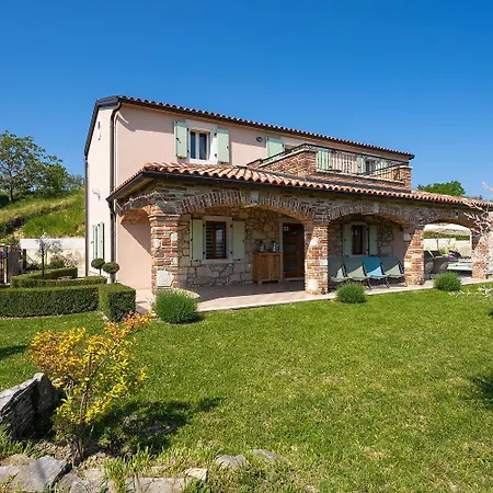 Atemberaubende Mit Herrlichem Panoramablick, Privatpool, Kinderschaukel, Bbq Vakantiehuis