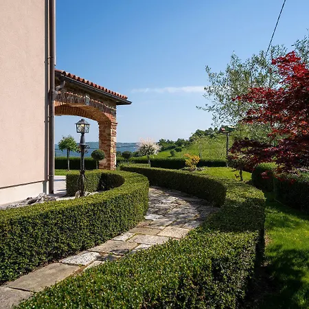 Atemberaubende Mit Herrlichem Panoramablick, Privatpool, Kinderschaukel, Bbq