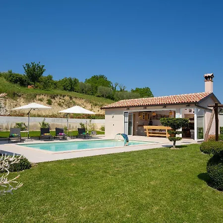 Atemberaubende Mit Herrlichem Panoramablick, Privatpool, Kinderschaukel, Bbq Vižinada