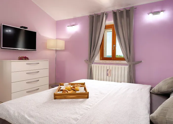 펜션 Atemberaubende Mit Herrlichem Panoramablick, Privatpool, Kinderschaukel, Bbq