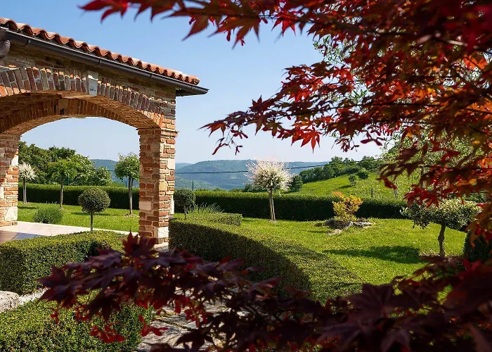 펜션 Atemberaubende Mit Herrlichem Panoramablick, Privatpool, Kinderschaukel, Bbq