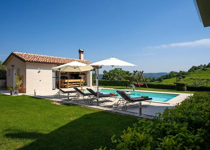Atemberaubende Mit Herrlichem Panoramablick, Privatpool, Kinderschaukel, Bbq 펜션 *