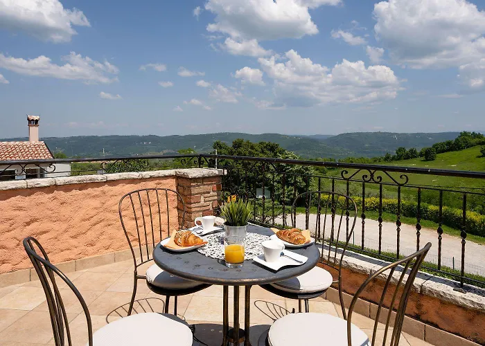 Atemberaubende Mit Herrlichem Panoramablick, Privatpool, Kinderschaukel, Bbq