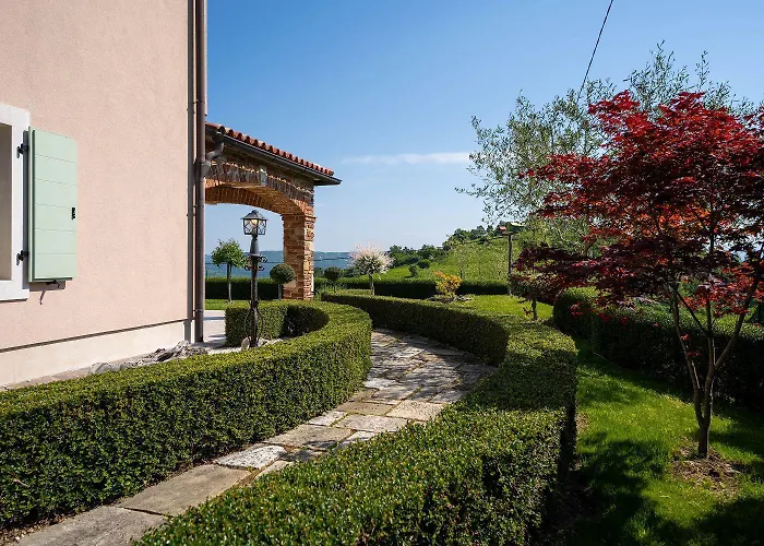 Atemberaubende Mit Herrlichem Panoramablick, Privatpool, Kinderschaukel, Bbq