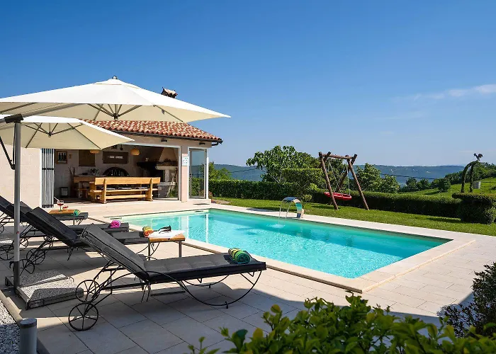 펜션 Atemberaubende Mit Herrlichem Panoramablick, Privatpool, Kinderschaukel, Bbq
