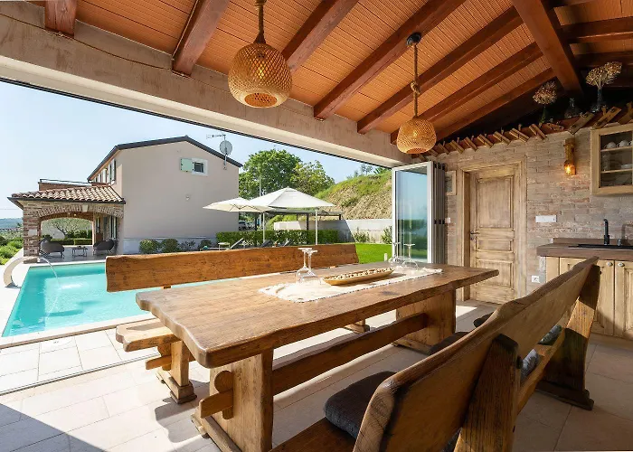 Atemberaubende Mit Herrlichem Panoramablick, Privatpool, Kinderschaukel, Bbq 펜션 *