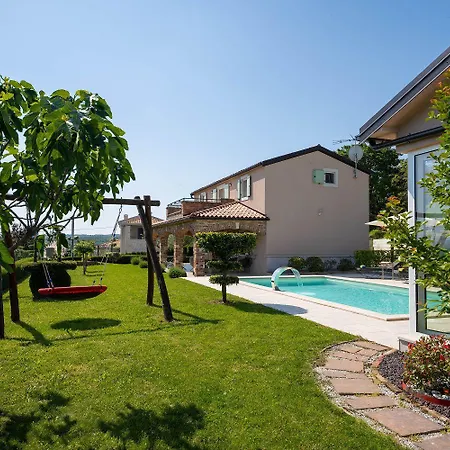Atemberaubende Mit Herrlichem Panoramablick, Privatpool, Kinderschaukel, Bbq Dom wakacyjny *